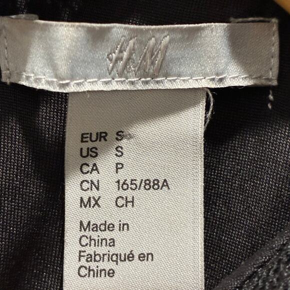 H & M Top Floral Lace Short Sleeve Blouse Black Womens Size Small - Picture 9 of 9